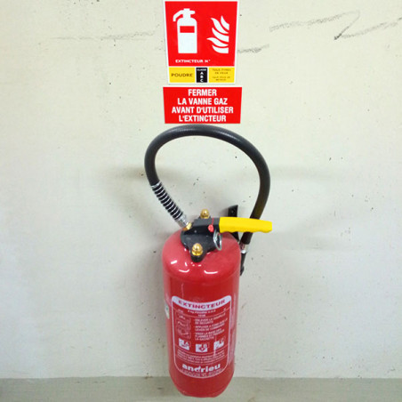 Panneau Plaque réglementaire ou normalisée Plaque réglementaire normée  Fermer la vanne Gaz avant d'utiliser l'extincteur