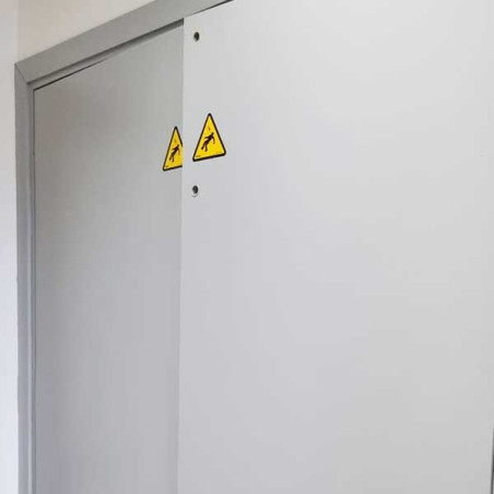 Plaque de porte  Triangle risque d'électrocution