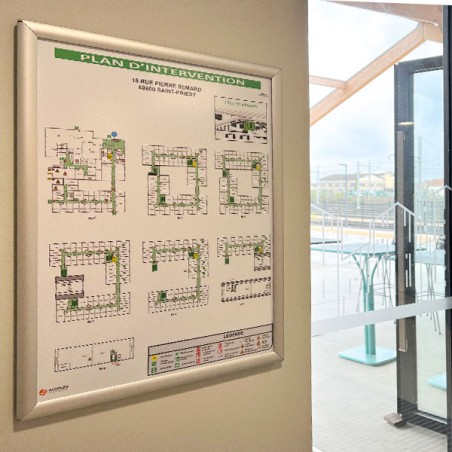 Plan de sécurité incendie avec cadre en aluminium pour votre plan d'évacuation