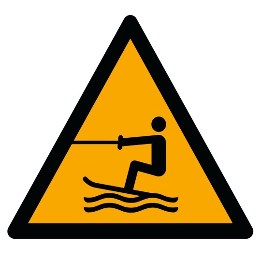 Pictogramme Danger Zone d’activités nautiques tractées - W045 - ISO 7010