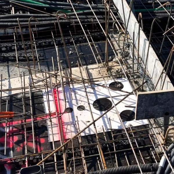 Gabarit de pose gaine technique sur mesure | Aluplex Signalétique