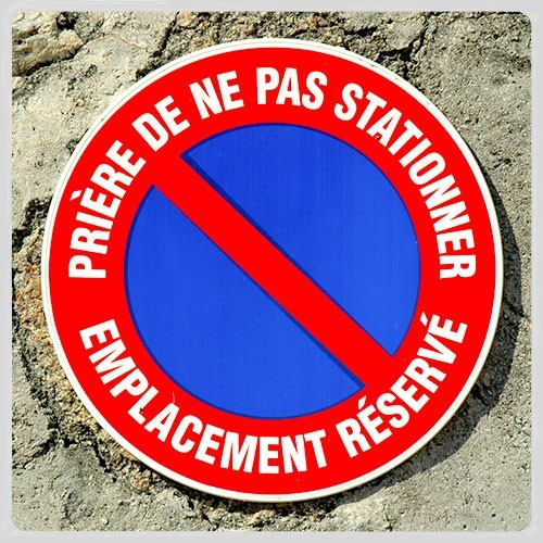 Panneaux de stationnement et d'accès